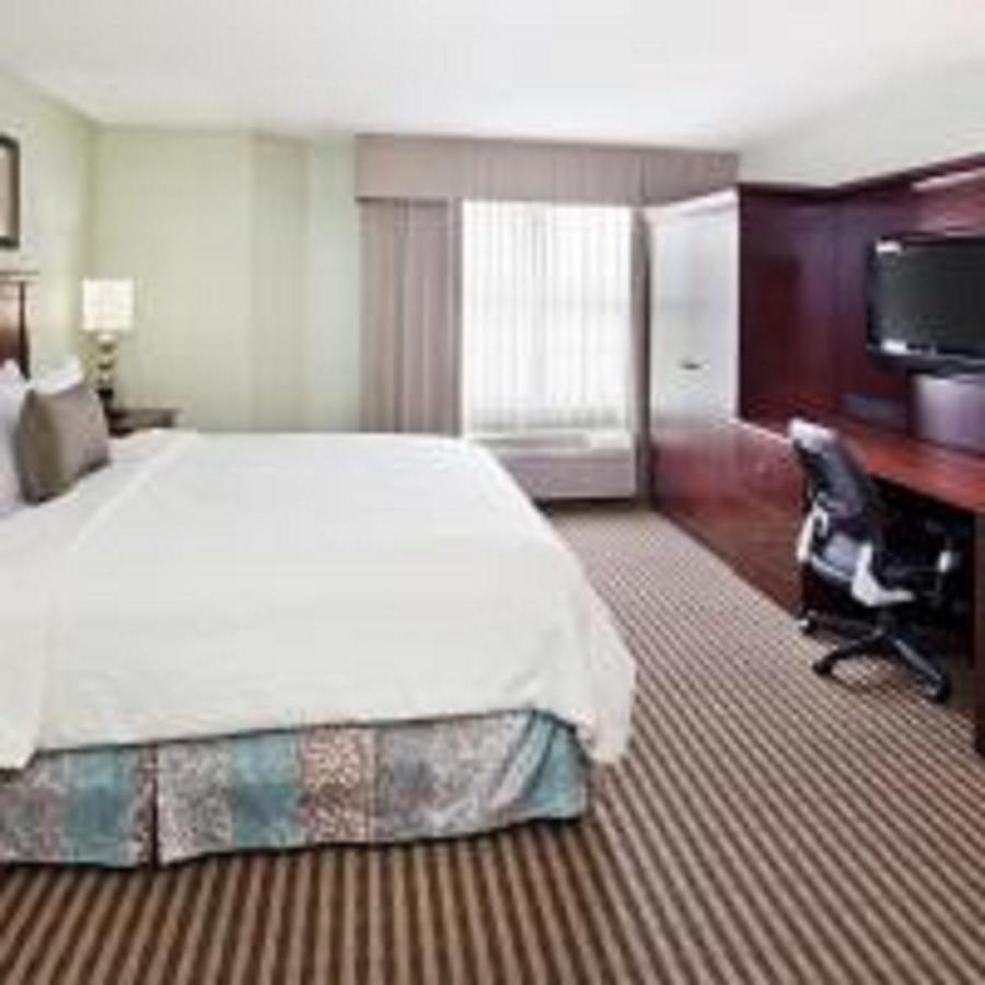 Holiday Inn Express Hotel & Suites Atlanta Buckhead By Ihg Exterior photo