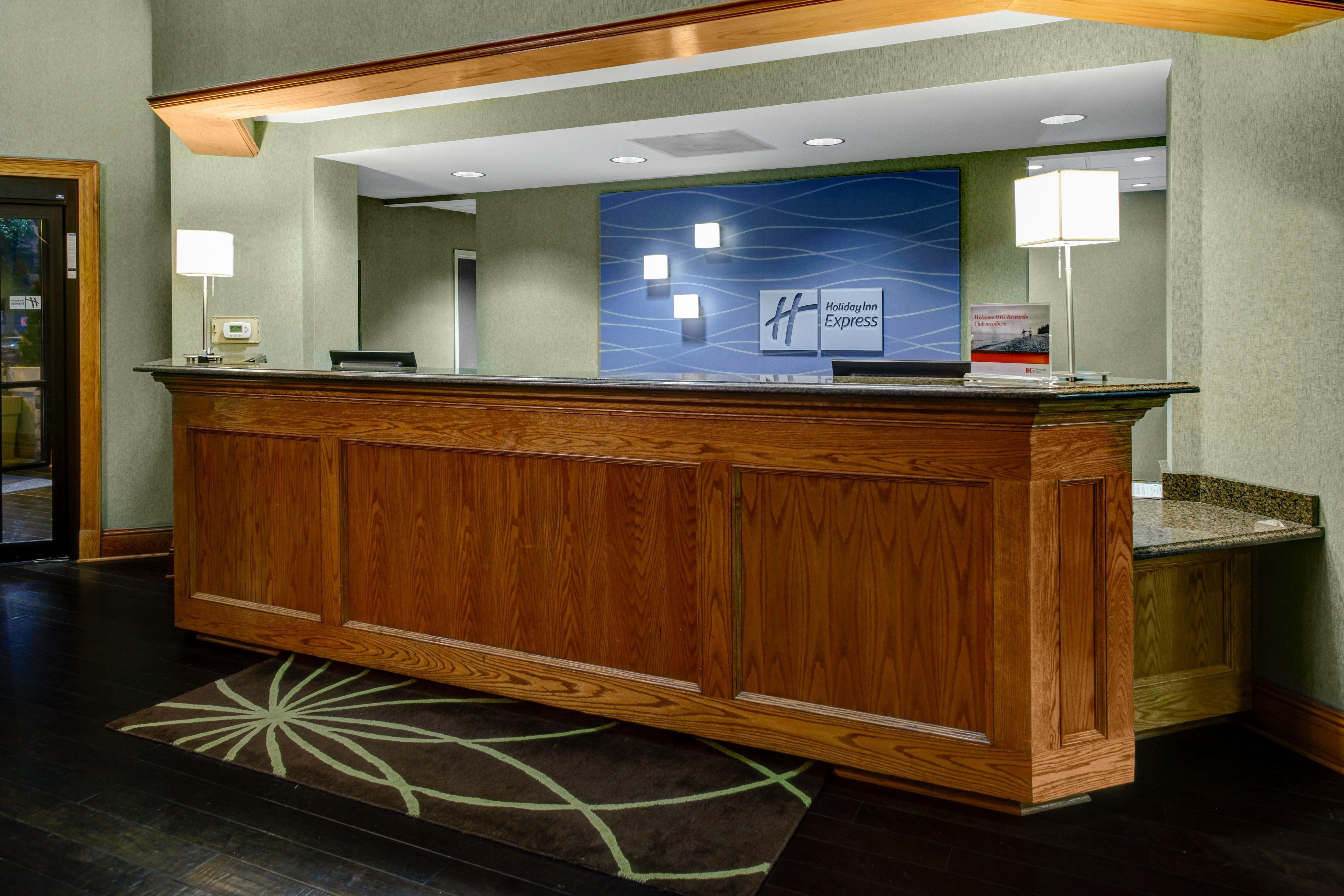 Holiday Inn Express Hotel & Suites Atlanta Buckhead By Ihg Exterior photo