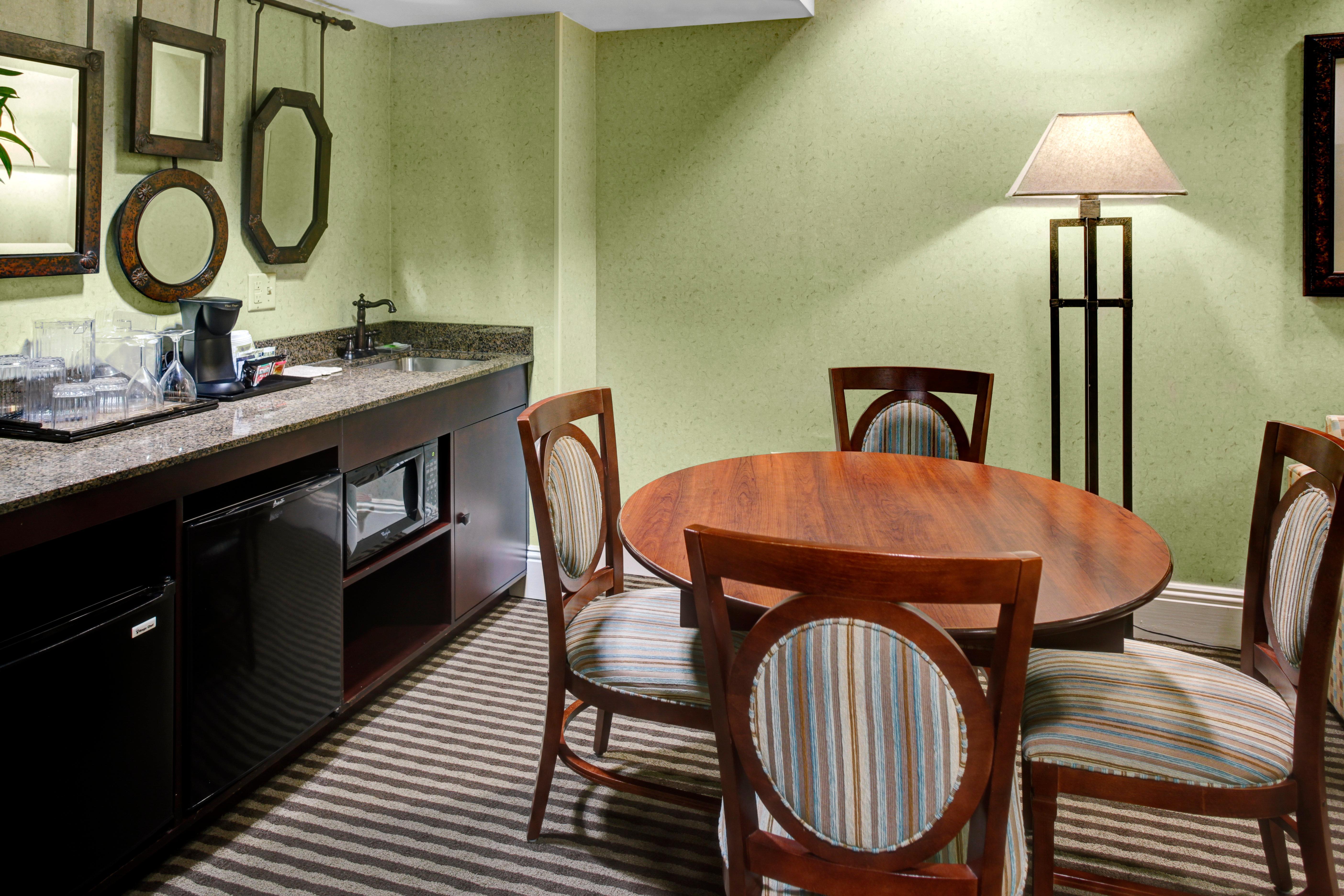 Holiday Inn Express Hotel & Suites Atlanta Buckhead By Ihg Exterior photo