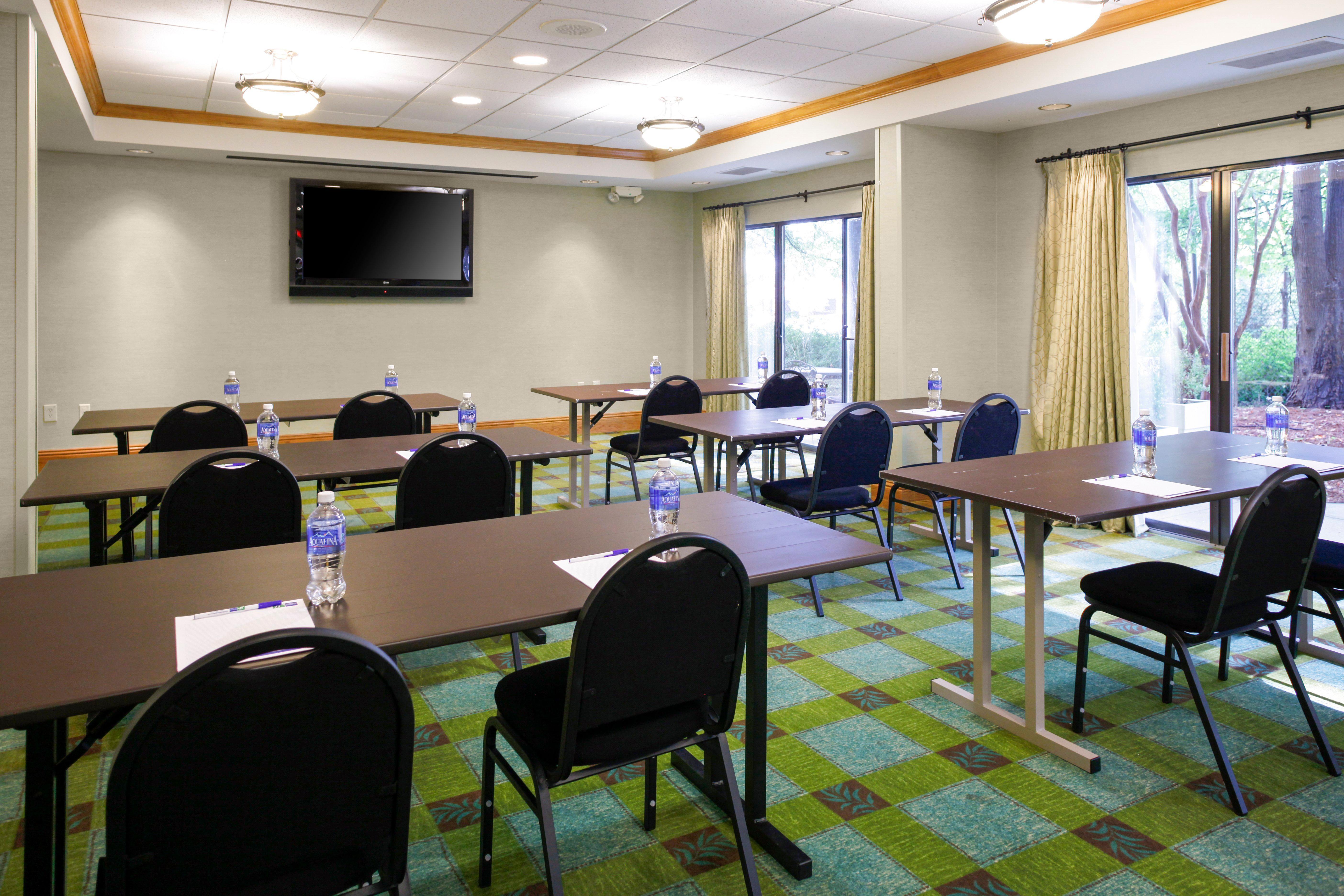 Holiday Inn Express Hotel & Suites Atlanta Buckhead By Ihg Exterior photo