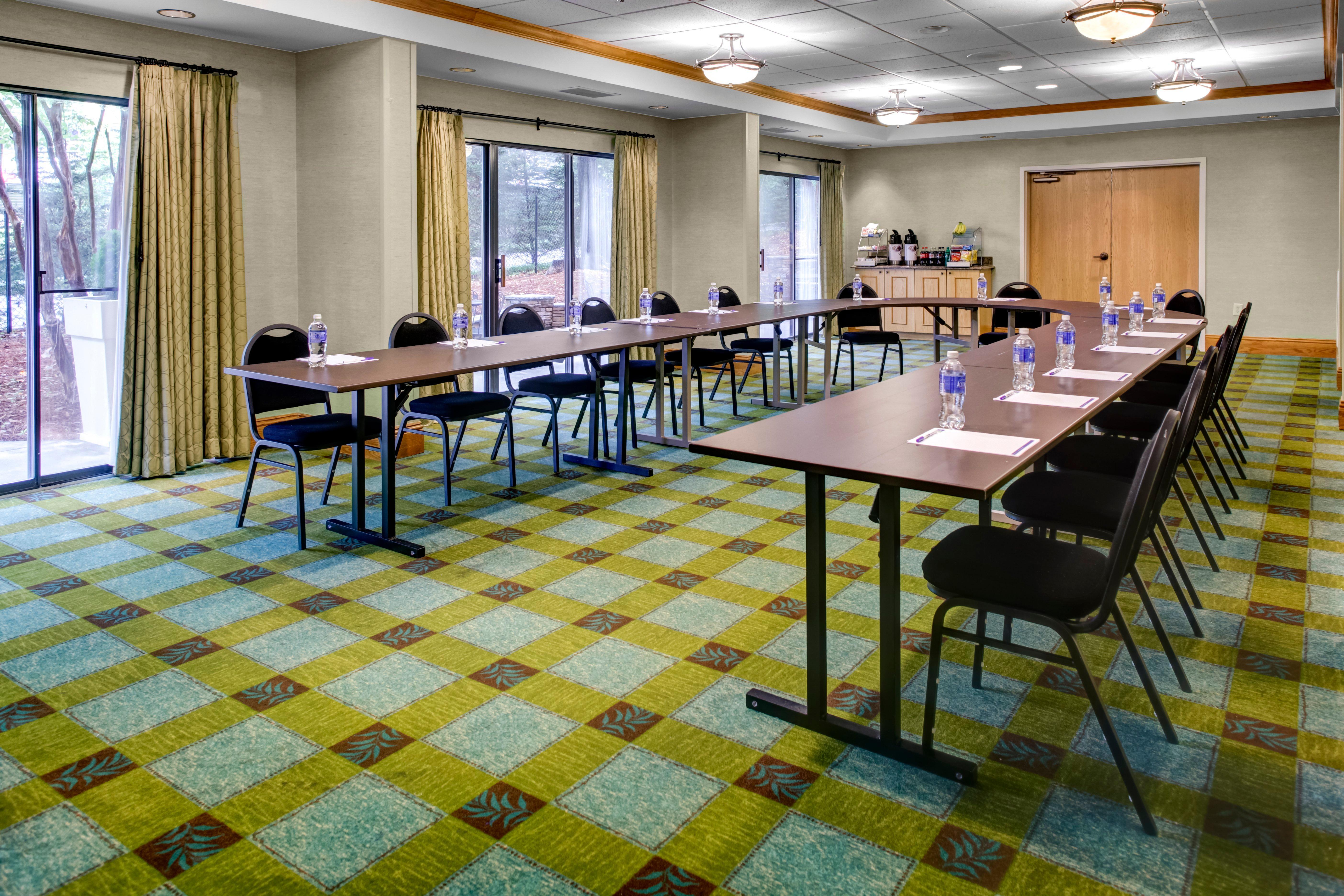 Holiday Inn Express Hotel & Suites Atlanta Buckhead By Ihg Exterior photo