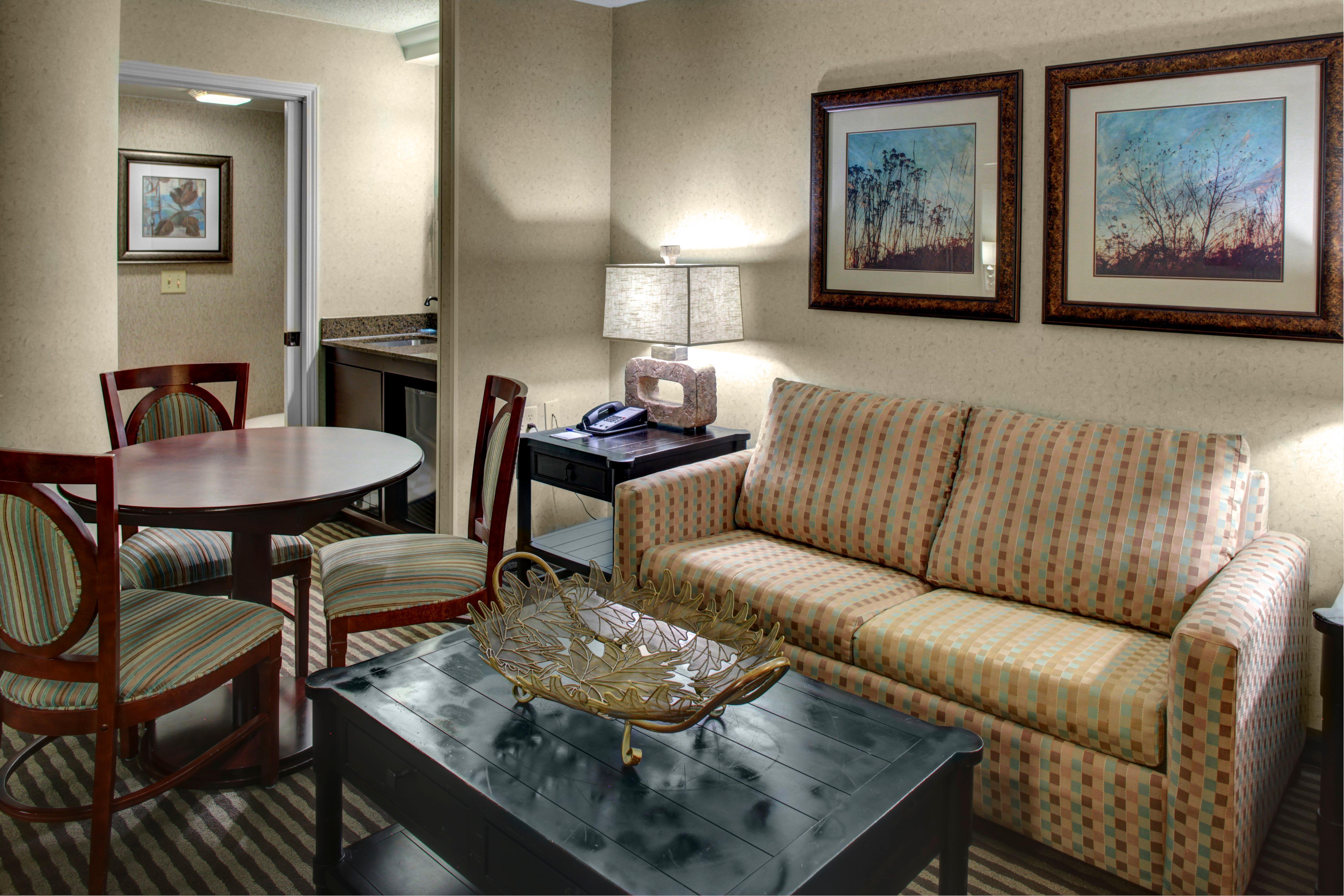 Holiday Inn Express Hotel & Suites Atlanta Buckhead By Ihg Exterior photo
