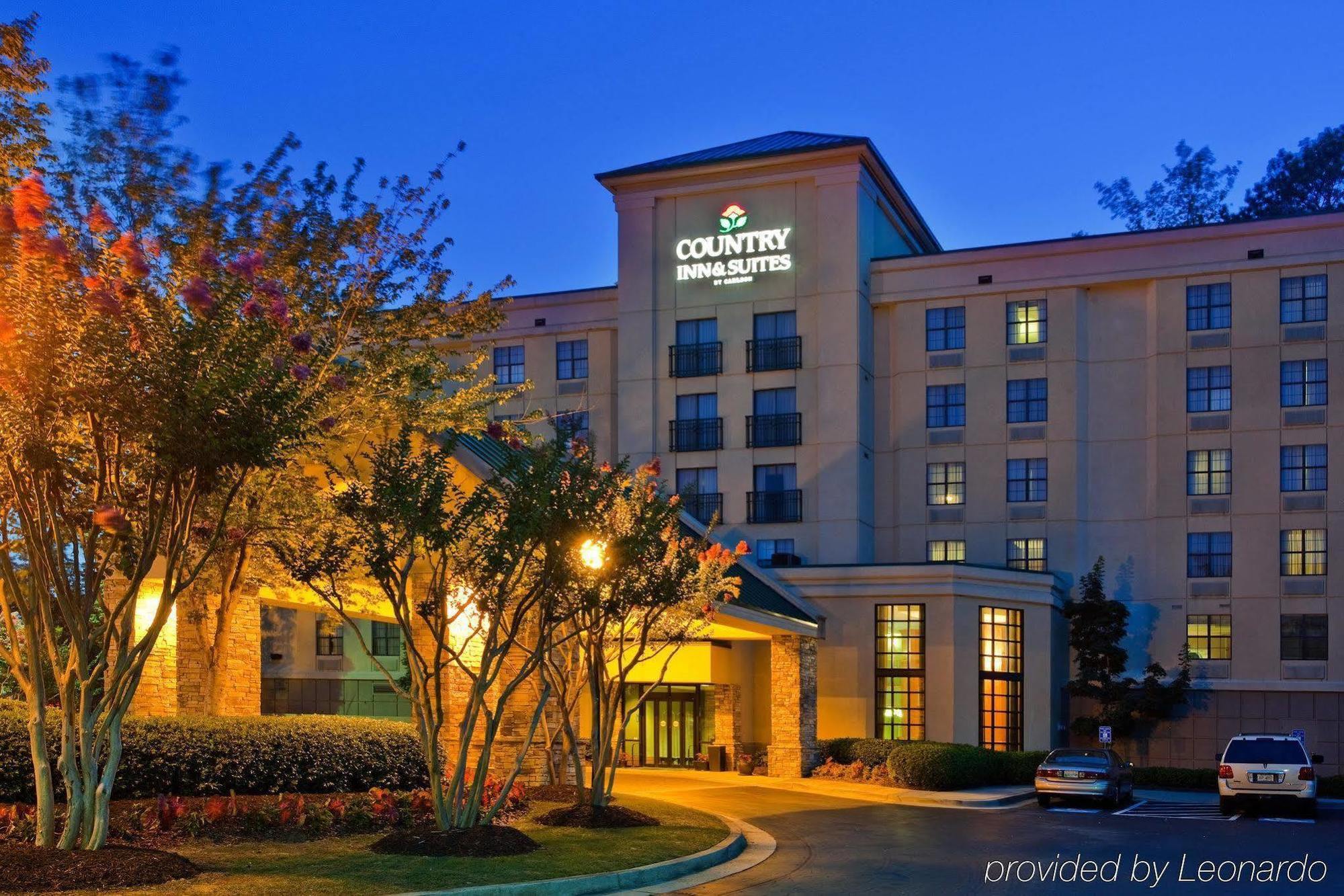 Holiday Inn Express Hotel & Suites Atlanta Buckhead By Ihg Exterior photo