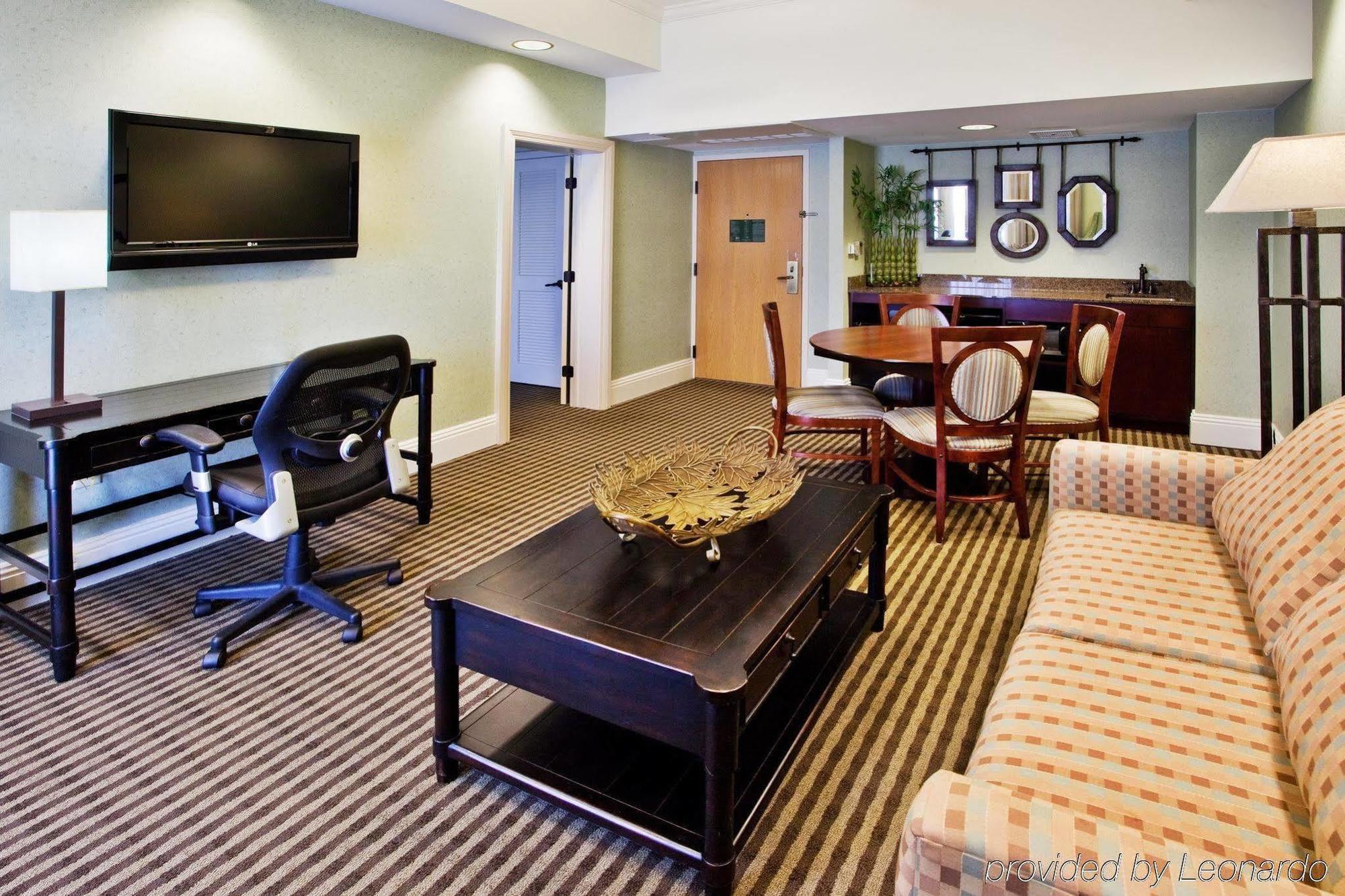 Holiday Inn Express Hotel & Suites Atlanta Buckhead By Ihg Exterior photo